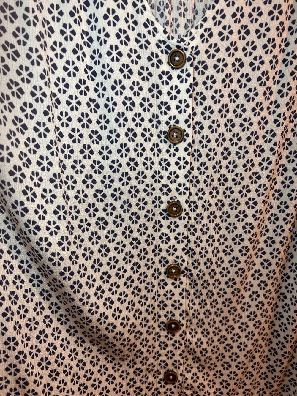 Market & Spruce White Short-Sleeve Button Front Shirt with Navy Print - Picture 2 of 6